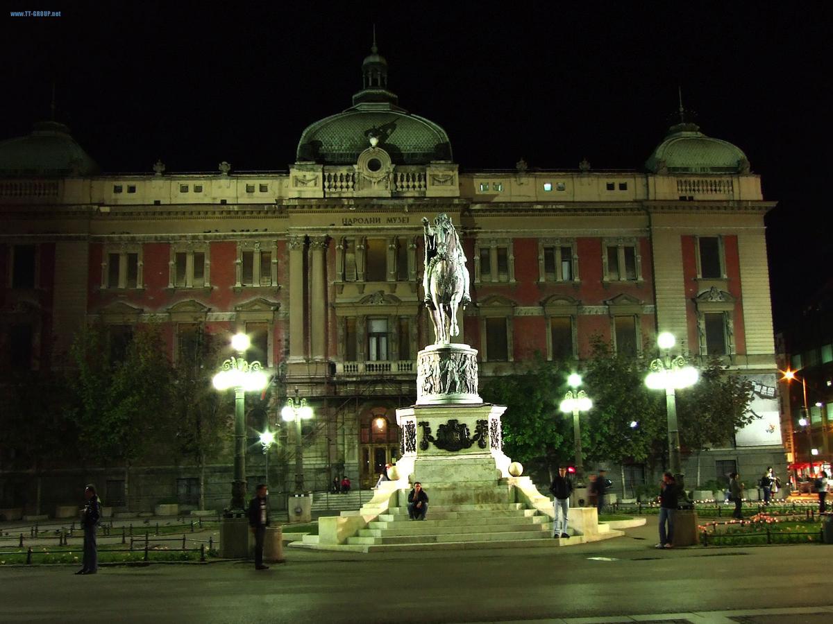 De Luxe Republic Square Of 100sqm Apartment Belgrad