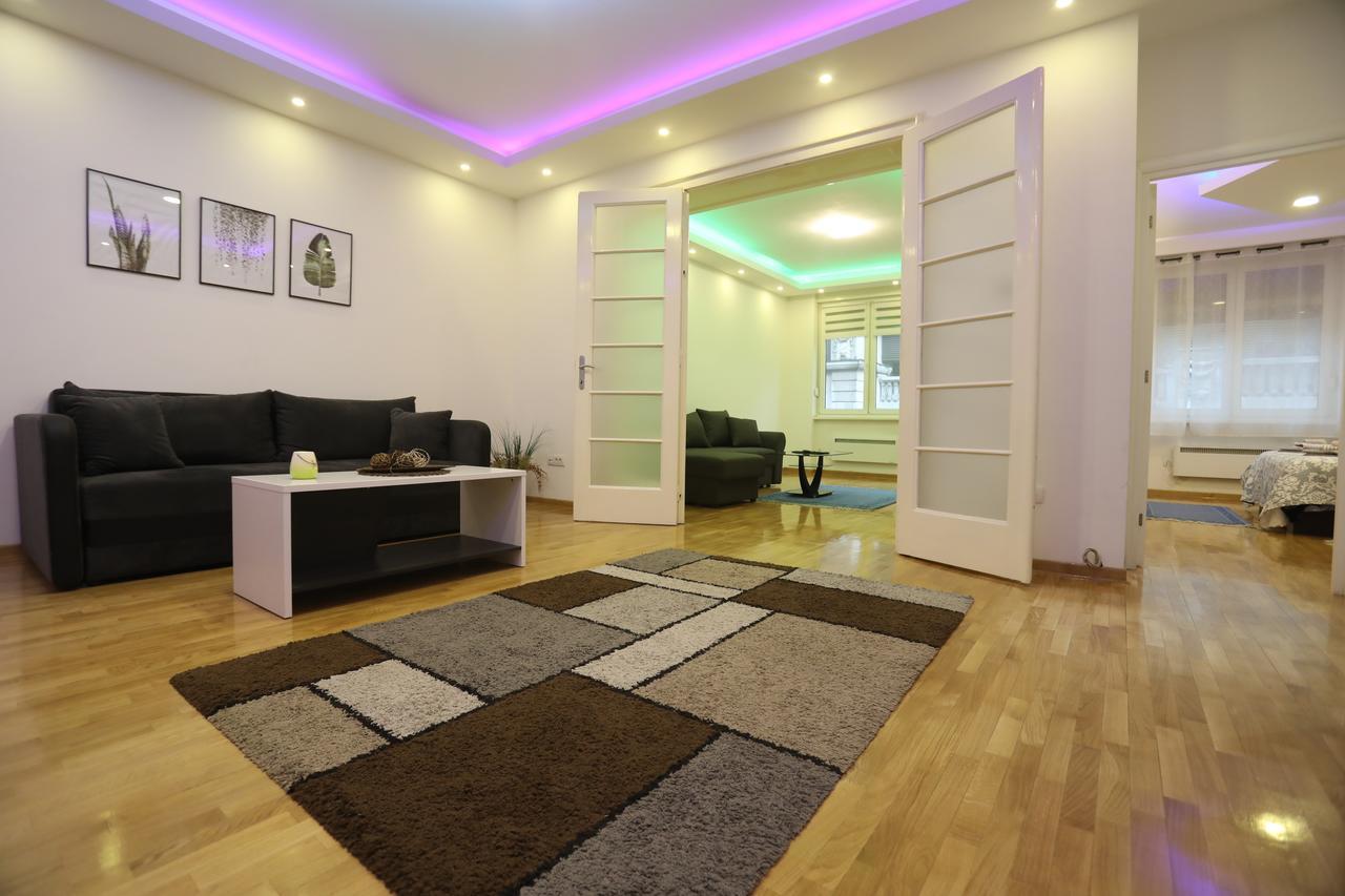 De Luxe Republic Square Of 100sqm *